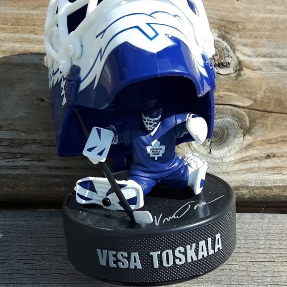 2009 Vesa Toskala Hockey Puck Figure McDonald's NHL - Picture 1 of 5